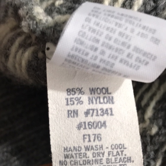 LL Bean Made In USA Vintage Wool Snowflake Button Cardigan Sweater Womens Medium - Picture 10 of 10